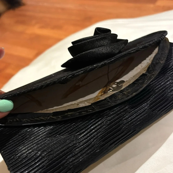 Vintage style satin pleated flower detail black evening clutch bag. - Picture 10 of 15